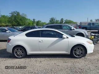 2009 Scion tC z VIN JTKDE167890297232, wystawiony jako IAAI lot #42256166 z przebiegiem 156 595 mil mil oraz . Historia ofert i sprzedaży dostępna na DreamBid. Obrazek 14.