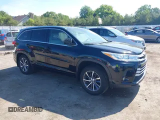 2018 Toyota Highlander SE with VIN 5TDJZRFH8JS489581, listed as a IAAI auction lot 42355383 with 73,087 mi miles and . Bid and sale history available at DreamBid. Image 1.