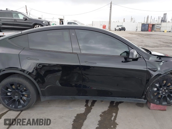 2022 Tesla Model Y Long Range z VIN 7SAYGDEE0NF508958, wystawiony jako IAAI lot #42191819 z przebiegiem 60 880 mil mil oraz . Historia ofert i sprzedaży dostępna na DreamBid. Obrazek 13.