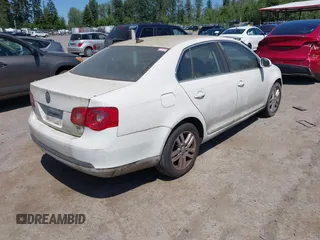 2007 Volkswagen Jetta 2.5 with VIN 3VWSF71K97M031591, listed as a IAAI auction lot 42375346 with 207,594 mi miles and . Bid and sale history available at DreamBid. Image 4.