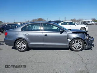 2011 Volkswagen Jetta SEL с VIN 3VWLZ7AJ2BM078649, выставлен на аукционе IAAI как лот 41778648 с пробегом 173 367 миль миль и . История ставок и продаж доступна на DreamBid. Изображение 13.