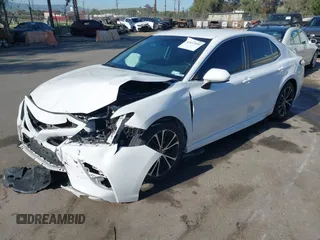 2020 Toyota Camry SE z VIN 4T1G11AK6LU929149, wystawiony jako IAAI lot #41837890 z przebiegiem 101 179 mil mil oraz . Historia ofert i sprzedaży dostępna na DreamBid. Obrazek 2.