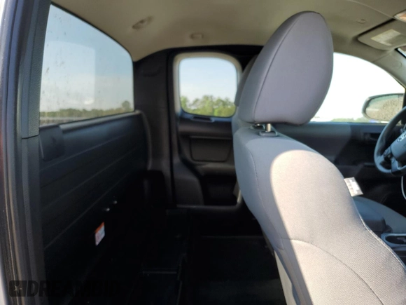 2021 Toyota Tacoma SR z VIN 3TYRX5GN1MT006883, wystawiony jako Copart lot #56224415 z przebiegiem 98 866 mil mil oraz Szkoda całkowita • Salvage title. Historia ofert i sprzedaży dostępna na DreamBid. Obrazek 10.