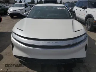 2023 Lucid Air Pure z VIN 50EA1PFA1PA006707, wystawiony jako Copart lot #76025394 z przebiegiem Nie podano mil oraz Szkody całkowita. Historia ofert i sprzedaży dostępna na DreamBid. Obrazek 5.