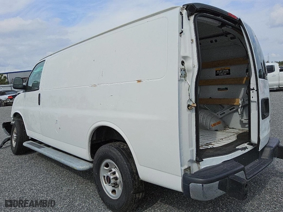 2022 GMC Savana Cargo Van with VIN 1GTW7AFPXN1157360, listed as a Copart auction lot 77179414 with 0 mi miles and Salvage Title. Bid and sale history available at carsss.com. Image 2.