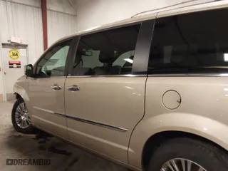 2014 Chrysler Town & Country Touring-L with VIN 2C4RC1CG9ER143300, listed as a IAAI auction lot 41282325 with NaN miles. Bid and sale history available at carsss.com. Image 15.
