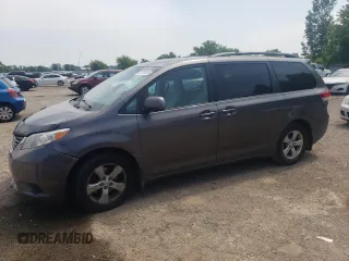 2012 Toyota Sienna LE AAS z VIN 5TDKK3DC7CS219421, wystawiony jako Copart lot #62283335 z przebiegiem Nie podano mil oraz Czysty tytuł • Clean title. Historia ofert i sprzedaży dostępna na DreamBid. Obrazek 1.