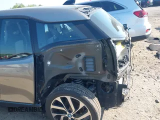 2017 BMW i3 z VIN WBY1Z8C37HV895319, wystawiony jako IAAI lot #42005859 z przebiegiem 84 271 mil mil oraz . Historia ofert i sprzedaży dostępna na DreamBid. Obrazek 20.