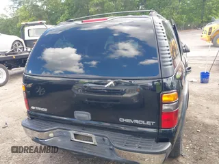 2005 Chevrolet Tahoe LS with VIN 1GNEC13V55R143448, listed as a IAAI auction lot 42110192 with 312,433 mi miles and . Bid and sale history available at DreamBid. Image 16.