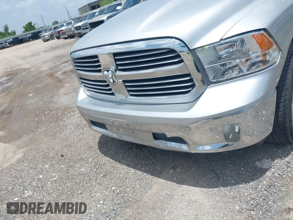 2015 Ram 1500 Outdoorsman z VIN 1C6RR6LT1FS729280, wystawiony jako IAAI lot #42445245 z przebiegiem 175 649 mil mil oraz . Historia ofert i sprzedaży dostępna na DreamBid. Obrazek 20.