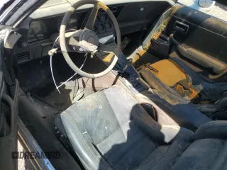 1982 Chevrolet Corvette z VIN 1G1AY8781C5121238, wystawiony jako Copart lot #47667705 z przebiegiem 34 307 mil mil oraz Czysty tytuł • Clean title. Historia ofert i sprzedaży dostępna na DreamBid. Obrazek 8.