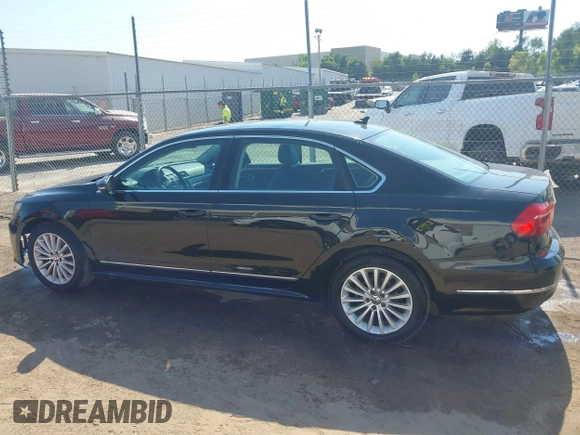 2016 Volkswagen Passat SE z VIN 1VWBT7A39GC033702, wystawiony jako IAAI lot #40547421 z przebiegiem 122 206 mil mil oraz . Historia ofert i sprzedaży dostępna na DreamBid. Obrazek 13.