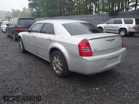 2007 Chrysler 300 C z VIN 2C3LK63H17H681761, wystawiony jako IAAI lot #42504261 z przebiegiem 134 696 mil mil oraz . Historia ofert i sprzedaży dostępna na DreamBid. Obrazek 3.