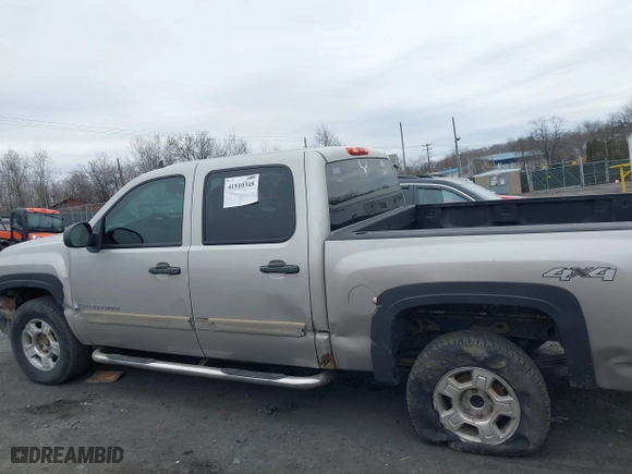 2008 Chevrolet Silverado 1500 LTZ with VIN 2GCEK133281102041, listed as a IAAI auction lot 41910348 with 193,573 mi miles. Bid and sale history available at carsss.com. Image 6.