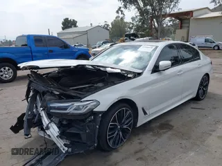 2021 BMW 5 Series 540i z VIN WBA53BJ07MWW92703, wystawiony jako IAAI lot #41868430 z przebiegiem Nie podano mil oraz . Historia ofert i sprzedaży dostępna na DreamBid. Obrazek 18.
