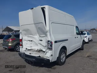 2020 Nissan NV Cargo SV z VIN 1N6BF0LY3LN811787, wystawiony jako IAAI lot #41826864 z przebiegiem 66 237 mil mil oraz . Historia ofert i sprzedaży dostępna na DreamBid. Obrazek 4.