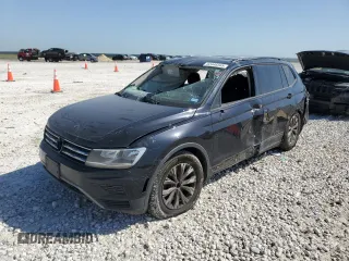 2018 Volkswagen Tiguan S z VIN 3VV1B7AX6JM147216, wystawiony jako Copart lot #52449345 z przebiegiem Nie podano mil oraz Szkoda całkowita • Salvage title. Historia ofert i sprzedaży dostępna na DreamBid. Obrazek 1.