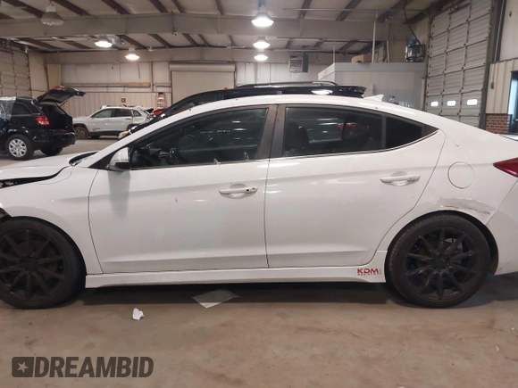 2018 Hyundai Elantra Sport с VIN KMHD04LB9JU505885, выставлен на аукционе IAAI как лот 41350693 с пробегом 155 153 миль миль и . История ставок и продаж доступна на DreamBid. Изображение 14.
