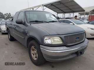 2003 Ford F-150 XL z VIN 1FTRX17W73NB10148, wystawiony jako IAAI lot #42816627 z przebiegiem 204 543 mil mil oraz . Historia ofert i sprzedaży dostępna na DreamBid. Obrazek 1.