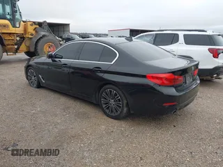 2019 BMW 5 Series 530i z VIN WBAJA5C52KWW06869, wystawiony jako IAAI lot #41494078 z przebiegiem 71 415 mil mil oraz . Historia ofert i sprzedaży dostępna na DreamBid. Obrazek 3.