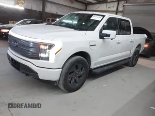 2023 Ford F-150 Lightning Pro z VIN 1FT6W1EV5PWG51022, wystawiony jako IAAI lot #41364481 z przebiegiem 10 989 mil mil oraz . Historia ofert i sprzedaży dostępna na DreamBid. Obrazek 2.