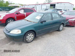 1999 Honda Civic LX z VIN 1HGEJ6678XL047636, wystawiony jako IAAI lot #42230561 z przebiegiem 127 439 mil mil oraz . Historia ofert i sprzedaży dostępna na DreamBid. Obrazek 2.