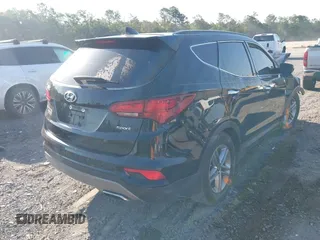 2017 Hyundai Santa Fe 2.4L z VIN 5NMZU3LB8HH031180, wystawiony jako IAAI lot #42242405 z przebiegiem 139 739 mil mil oraz . Historia ofert i sprzedaży dostępna na DreamBid. Obrazek 4.