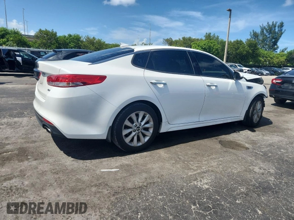 2017 Kia Optima EX с VIN 5XXGU4L32HG126726, выставлен на аукционе Copart как лот 61028895 с пробегом 77 148 миль миль и Списание • Salvage title. История ставок и продаж доступна на DreamBid. Изображение 3.