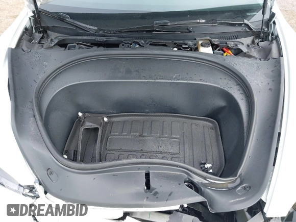 2025 Tesla Model 3 Long Range z VIN 5YJ3E1EB9SF904223, wystawiony jako IAAI lot #41611201 z przebiegiem 690 mil mil oraz . Historia ofert i sprzedaży dostępna na DreamBid. Obrazek 10.