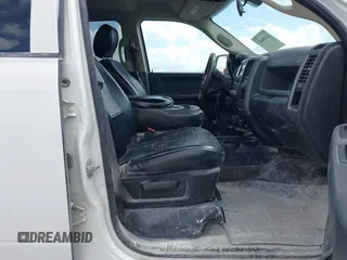 2017 Ram 2500 Tradesman z VIN 3C6UR5CLXHG620105, wystawiony jako IAAI lot #42496482 z przebiegiem 89 150 mil mil oraz . Historia ofert i sprzedaży dostępna na DreamBid. Obrazek 5.