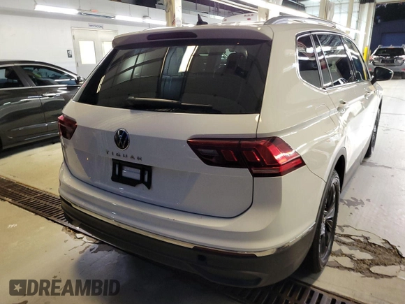 2024 Volkswagen Tiguan SE с VIN 3VV3B7AX8RM082650, выставлен на аукционе IAAI как лот 42853001 с пробегом 19 677 миль миль и . История ставок и продаж доступна на DreamBid. Изображение 14.