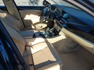 2012 BMW 5 Series 528i xDrive z VIN WBAXH5C5XCDW03172, wystawiony jako IAAI lot #41764283 z przebiegiem 114 206 mil mil oraz . Historia ofert i sprzedaży dostępna na DreamBid. Obrazek 5.