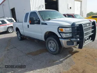 2015 Ford Super Duty F-250 SRW XLT with VIN 1FT7X2B61FEC28060, listed as a IAAI auction lot 41941395 with 235,517 mi miles. Bid and sale history available at carsss.com. Image 1.