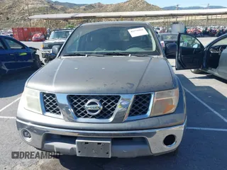 2006 Nissan Frontier SE z VIN 1N6AD07U16C452948, wystawiony jako IAAI lot #42376966 z przebiegiem 228 540 mil mil oraz . Historia ofert i sprzedaży dostępna na DreamBid. Obrazek 12.