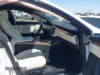 2023 Tesla Model S с VIN 5YJSA1E5XPF518693, выставлен на аукционе IAAI как лот 42768848 с пробегом 17 276 миль миль и . История ставок и продаж доступна на DreamBid. Изображение 5.