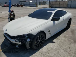 2020 BMW 8 Series M850i xDrive z VIN WBABC4C00LCE77534, wystawiony jako Copart lot #57640795 z przebiegiem Nie podano mil oraz Szkody całkowita. Historia ofert i sprzedaży dostępna na DreamBid. Obrazek 1.