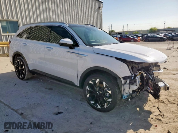 2025 Kia Sorento EX z VIN 5XYRH4JF8SG351780, wystawiony jako Copart lot #52129535 z przebiegiem 1 303 mil mil oraz Szkoda całkowita • Salvage title. Historia ofert i sprzedaży dostępna na DreamBid. Obrazek 4.