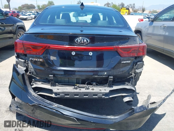 2021 Kia Forte GT-Line with VIN 3KPF34AD2ME272864, listed as a IAAI auction lot 41917512 with 62,610 mi miles. Bid and sale history available at carsss.com. Image 17.