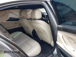 2016 BMW 5 Series 528i z VIN WBA5A5C50GG352744, wystawiony jako IAAI lot #41935590 z przebiegiem 126 531 mil mil oraz . Historia ofert i sprzedaży dostępna na DreamBid. Obrazek 8.