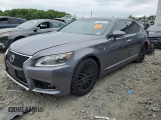 2013 Lexus LS 460 z VIN JTHCL5EF9D5018860, wystawiony jako Copart lot #62862525 z przebiegiem 85 094 mil mil oraz Szkoda całkowita • Salvage title. Historia ofert i sprzedaży dostępna na DreamBid. Obrazek 1.