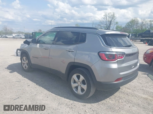 2019 Jeep Compass Altitude z VIN 3C4NJCBB7KT742453, wystawiony jako IAAI lot #42107184 z przebiegiem 97 683 mil mil oraz . Historia ofert i sprzedaży dostępna na DreamBid. Obrazek 3.