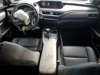 2019 Lexus UX 200 z VIN JTHY3JBH4K2014363, wystawiony jako Copart lot #79135754 z przebiegiem 92 751 mil mil oraz Szkoda całkowita • Salvage title. Historia ofert i sprzedaży dostępna na DreamBid. Obrazek 8.