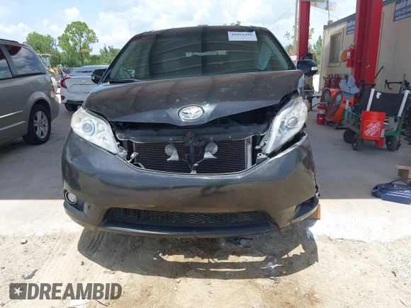 2014 Toyota Sienna XLE z VIN 5TDYK3DC2ES423847, wystawiony jako IAAI lot #40001988 z przebiegiem 130 731 mil mil oraz . Historia ofert i sprzedaży dostępna na DreamBid. Obrazek 6.
