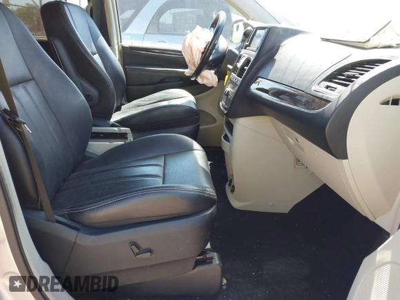 2011 Chrysler Town & Country Touring L z VIN 2A4RR8DG6BR704208, wystawiony jako IAAI lot #42226467 z przebiegiem 106 053 mil mil oraz . Historia ofert i sprzedaży dostępna na DreamBid. Obrazek 5.