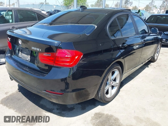 2013 BMW 3 Series 328i z VIN WBA3A5C5XDF356745, wystawiony jako IAAI lot #42092986 z przebiegiem 120 128 mil mil oraz . Historia ofert i sprzedaży dostępna na DreamBid. Obrazek 4.