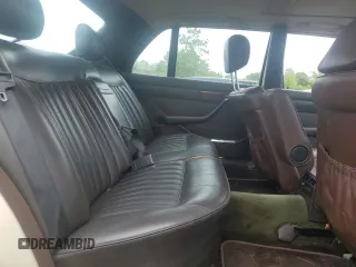 1987 Mercedes-Benz 300 SDL с VIN WDBCB25D8HA344663, выставлен на аукционе Copart как лот 61380085 с пробегом 192 685 миль миль и Чистый • Clean title. История ставок и продаж доступна на DreamBid. Изображение 10.
