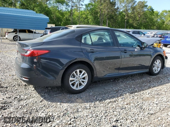 2025 Toyota Camry LE z VIN 4T1DAACK2SU540006, wystawiony jako Copart lot #53387515 z przebiegiem 7 822 mil mil oraz Szkoda całkowita • Salvage title. Historia ofert i sprzedaży dostępna na DreamBid. Obrazek 3.