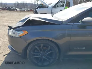 2018 Ford Fusion SE z VIN 3FA6P0LU6JR118226, wystawiony jako IAAI lot #41811406 z przebiegiem 165 352 mil mil oraz . Historia ofert i sprzedaży dostępna na DreamBid. Obrazek 19.