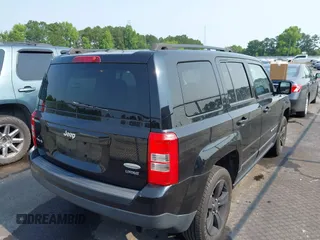 2015 Jeep Patriot High Altitude z VIN 1C4NJRFB3FD189910, wystawiony jako IAAI lot #42410866 z przebiegiem 141 669 mil mil oraz . Historia ofert i sprzedaży dostępna na DreamBid. Obrazek 4.
