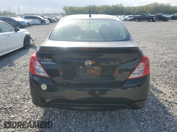 2017 Nissan Versa S Plus z VIN 3N1CN7AP5HL847956, wystawiony jako Copart lot #52648345 z przebiegiem Nie podano mil oraz Szkoda całkowita • Salvage title. Historia ofert i sprzedaży dostępna na DreamBid. Obrazek 6.